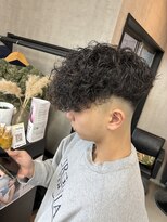 トリコ(ToricO)&nbsp;スペインカール　スパイラルパーマ　フェードカット　刈り上げ