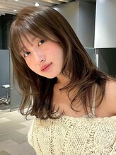 圧倒的透明感とツヤ。髪質改善を叶えるイルミナカラーで、触れたくなるような柔らかい質感と上品な色味◎