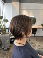 サイ(sai) 柔らかいベージュカラーとショートで大人かわいく♪