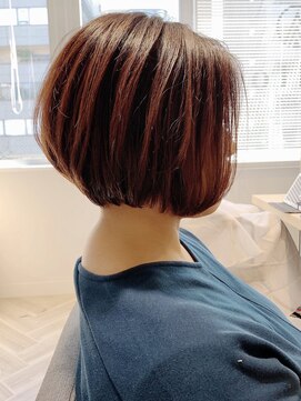 アルト(Alto) 髪質改善　30代.40代,50代 前下がり 丸みショート 大人ボブ
