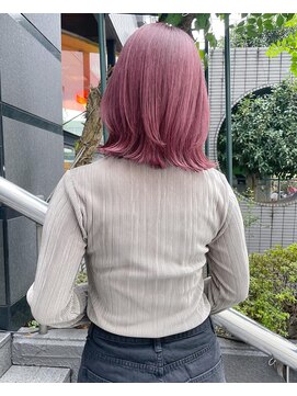 リル(Lille 橋本) ピンクベージュ_暖色系カラー_外ハネボブ_ぶつ切りボブ