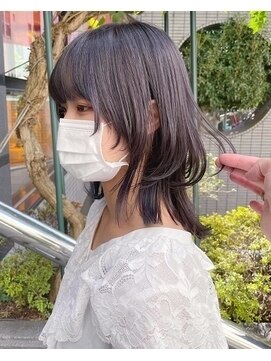 モディッシュバイアルティナ(modish by artina) ウルフマッシュ_ブルーグレージュ_冬カラー_うる艶髪_ウルフボブ