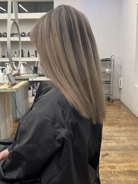 ログ オモテサンドウ(L.O.G OMOTESANDO) 『 ケアブリーチ 』バレイヤージュ10代20代 表参道 原宿