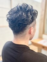 ポルム パプリカ(polum paprika)&nbsp;大人刈り上げバーバースタイルニュアンスパーマナチュラル黒髪