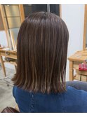 白髪ぼかしナチュラルハイライト＋切りっぱなしボブ