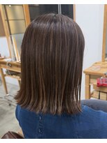 ラメル(RAMEL) 白髪ぼかしナチュラルハイライト+切りっぱなしボブ