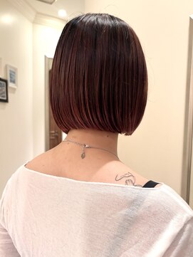 ビュートリアム265(BEAUTRIUM 265) 秋流行るワインレッド切りっぱなしボブミニマルボブブリーチなし