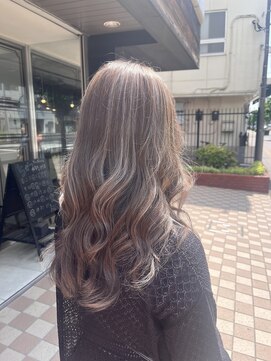 ヘアーアンドビュー ティーリタ 蕨(RITA) ブリーチベースからつくるハイライト
