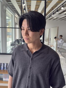 ホワイト(WHITE) 前下がりセンターパート