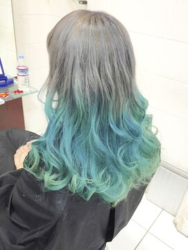 デイズ(days) インスタで話題毛先ブルーブリーチWカラーインナーカラー