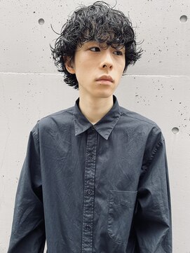 ミラバイグリーン(Mira by green) 波巻きスパイラル×マッシュウルフ　無造作黒髪パーマ