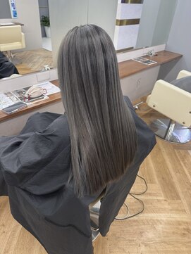 シカ 神戸三宮元町店(Cica) シャドールーツ デザインカラー アッシュ ハイライト 三宮