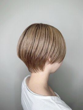 ロディーナ 大口 新子安(rodina) すっきり丸みショート＋透明感ブリーチカラー
