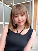 20代ぎりぎり結べる切りっぱなしボブ/タッセルカット/金髪ボブ