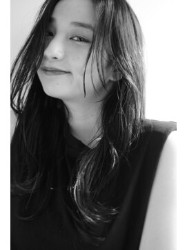 ルフュージュ バイ プロデュース 相模大野店(Refuge by Produce) 暗髪/レイヤーカット/長めバング