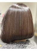 丸みがきれいな、ツヤ感たっぷりの大人ボブ