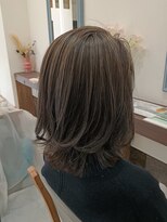 エミュ(emu.)&nbsp;白髪を「隠す」より “ぼかして育てる”カラーへ。