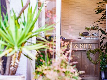 ハッピーアンドサン(happy&sun)の写真/髪の芯から、満たされる。パサつきを根本から補修し、内側から光を放つような極上の「素髪」へ。