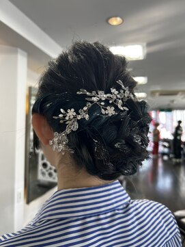 サロン ド 榮(Salon de 榮) シニヨン