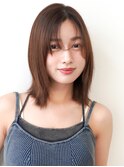 ミディアムストレート×カーテンバング×ウォームブラウン