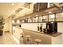 【22時まで営業で仕事終わりも】【中目黒/学割U24/ブリーチ/縮毛矯正】