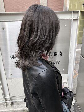 グランドライン(GRAND LINE) 《GRANDLINE松本》ブルーグレージュ 外はね大人ミディアム