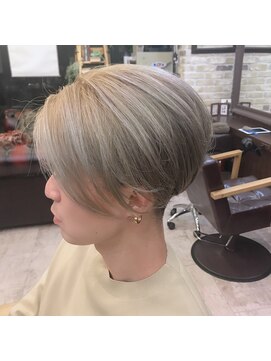 シェリー(Cherie) ブリーチ2ブロック前下がりボブ