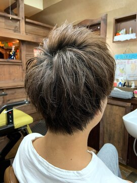 エイト(AITE) ツイストスパイラルパーマセンターパート<理容室>川口鳩ヶ谷9