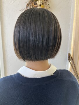 ヘアーチェリーコーク ランプ(HAIR CHERRY COKE Lamp) ◯ぱつっとボブ