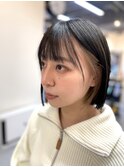 ナチュラルボブ前髪ありブルーブラック×インナーカラー