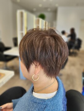 フロート ウラ(FLOAT ula) 耳だしショート☆