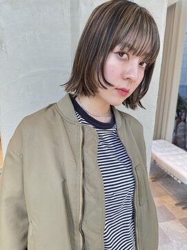 ビュートリアム 南青山(BEAUTRIUM) ボブレイヤー　前上がりボブ　顔周りレイヤー　ベージュカラー