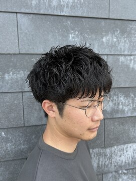 ヒュイル バイ ニアウ(Hwyl by Niau) ツイストスパイラルパーマメンズマッシュショートシャドウパーマ