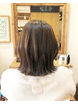 ウィーク 梅田(UiiC)&nbsp;ミルクティーベージュカラーで柔らかくびれミディ uiic 中平鮎歌