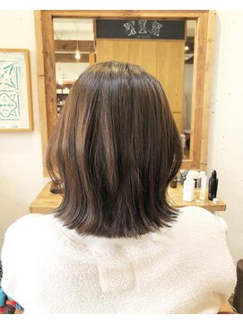 ウィーク 梅田(UiiC) ミルクティーベージュカラーで柔らかくびれミディ uiic 中平鮎歌