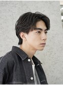 大人の抜け感を演出する、今トレンドのフェザーパーマ