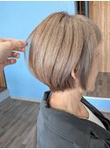 ベージュミセスショートボブ【魅せるグレイヘアコース】