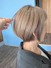 ルオム(LUOMU) ベージュミセスショートボブ【魅せるグレイヘアコース】