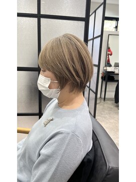 ショートカット　白髪ぼかし