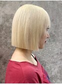 抜きっぱなしブロンド切りっぱなしショートボブ