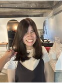オリーブベージュ×ミディアムレイヤー