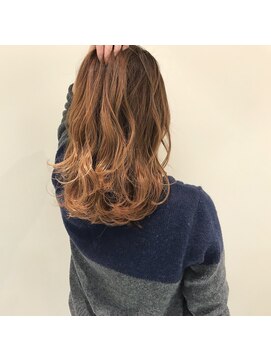 デフィー(DEFY) ハイライトたっぷりのロブスタイル