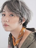 スタンス(stance)&nbsp;無造作カール丸みショートが映えるミリタリーグレージュ[恵比寿]