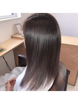 トゥッカ タロ(Tukka talo) 美髪ラベンダーグレー