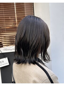 ロイド(Royd.) 切りっぱなしボブロブヘアーダークグレージュ韓国ヘアー暗髪