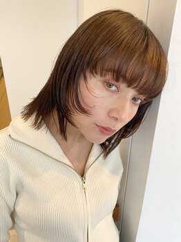 印象の決め手は前髪だけじゃない。もみあげや後れ毛、こめかみ…伸ばしかけでも印象を変える大きなポイント