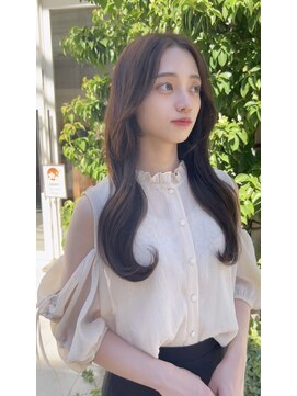 ティア(Tia.) (レイヤーカット/韓国風/くびれヘア/ロングヘア/センターパート)