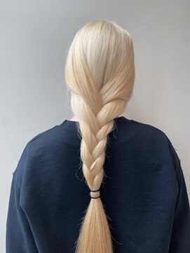 ネロ ヘアサロン ネイビー 渋谷(NERO HAIRSALON NAVY) 【近藤真帆】ミルクティーベージュ　ハイトーンカラー