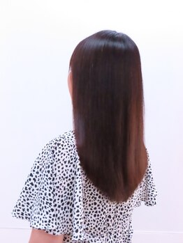 ヘアデザインロアール 元町店(Hair Design LOIRE)の写真/ダメージレスと柔らかさが特徴の美革ストレートで縮毛矯正をかけた事を感じさせないほどの自然な仕上がり◎