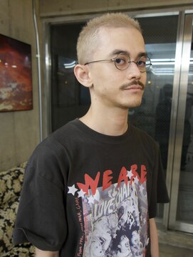 イェン(Yen.) バズカット　ホワイトベージュ　金髪坊主